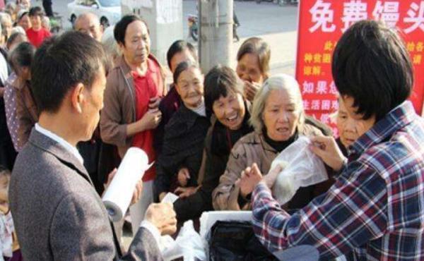 杭州女子愛心饅頭不再送，只因人們實在太貪婪！