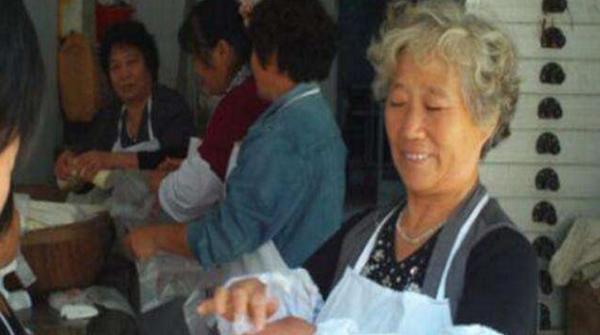 杭州女子愛心饅頭不再送，只因人們實在太貪婪！