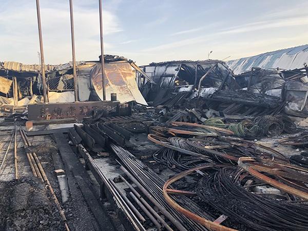 張家口燃爆事故24小時：父子一起開貨車，兒子逃生父親遇難