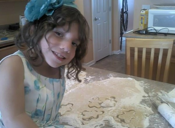 現(xiàn)實版孤兒怨VS電影版《孤兒怨》現(xiàn)實永遠比電影更恐怖,太嚇人了!