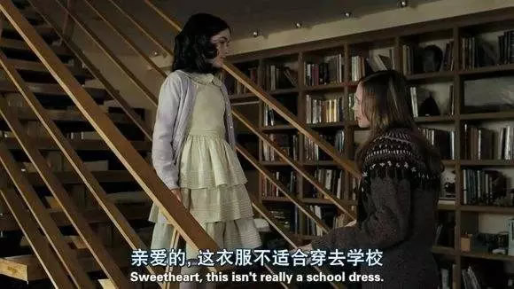 現(xiàn)實版孤兒怨VS電影版《孤兒怨》現(xiàn)實永遠比電影更恐怖,太嚇人了!