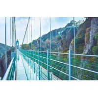 網紅玻璃橋廠家安裝設計