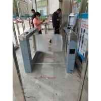 學校醫(yī)院車站健康碼人臉識別測溫閘機